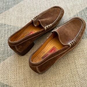 COLE HAAN Brown Suede Country Loafers Driving. Size 8 1/2 AA.